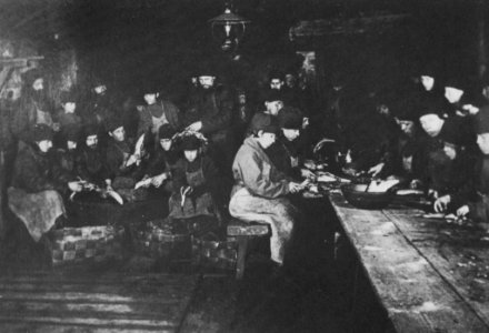 Russischer Photograph - Küchenarbeit im Kloster von Valamo im Ladoga-See, gegründet Anfang des 15. Jh. (Zeno Fotografie)