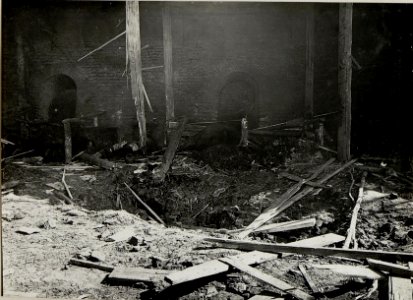 Russische Fliegerbomben Wirkung. Ein Mann tot. Aufgenommen im BUCZACZ am 30.III.1916. (BildID 15536527)