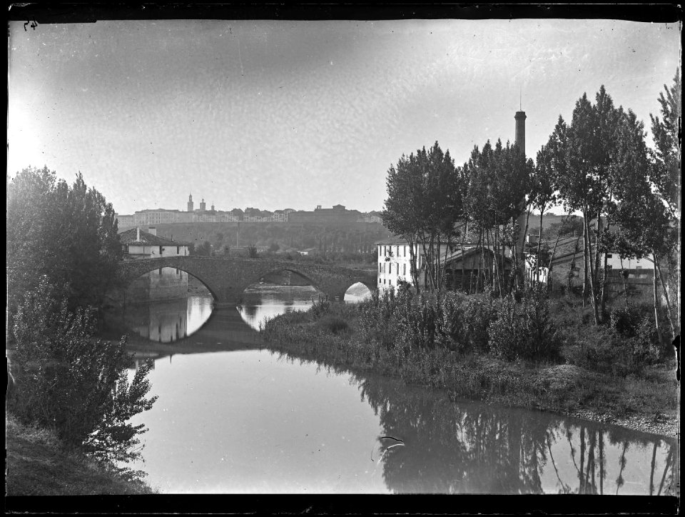 Río Arga y centro histórico de Pamplona desde el paraje de Cuatro Vientos - Altadill