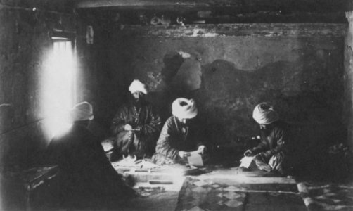 Russischer Photograph - Schreiber und Buchhalter im Palast des Emirs von Tschardschou (Zeno Fotografie)