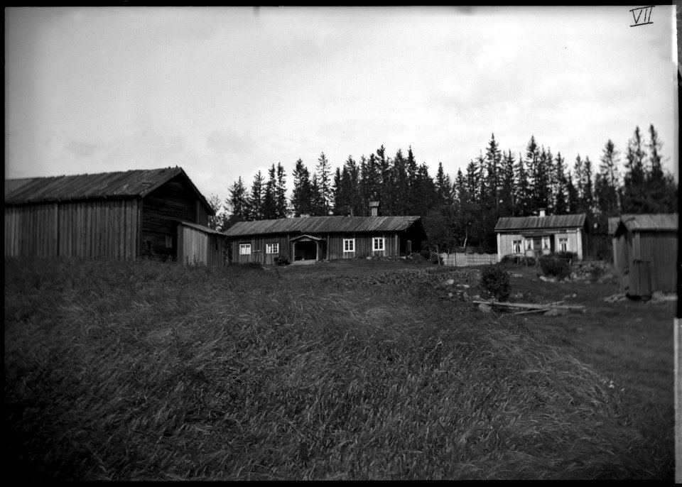 Rökstugubyggnad med uthus. Kvarntorp - Nordiska museet - NMA.0091166