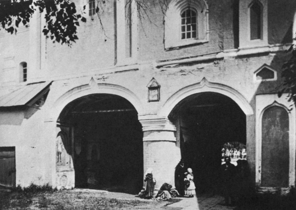 Russischer Photograph um 1885 - Das Hoftor eines Mönchsklosters (Zeno Fotografie)