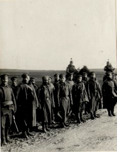 Russischer Gefangenentransport mit Eskorte. (BildID 15537549)