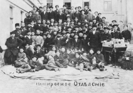 Russischer Photograph um 1898 - Jüdische Arbeiter einer Tabakfabrik in Feodosija auf der Krim (Zeno Fotografie)