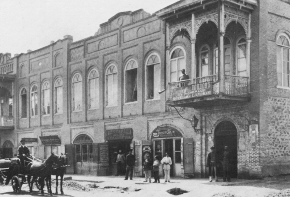Russischer Photograph um 1900 - Das Hotel London in Eriwan (Zeno Fotografie)