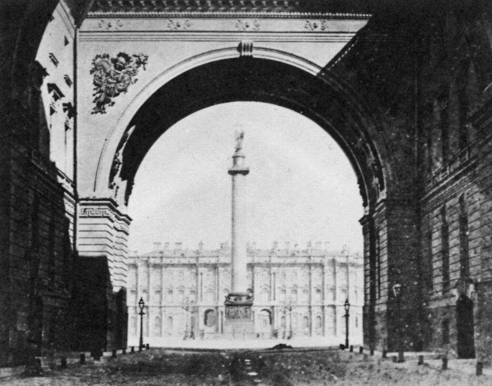 Russischer Photograph - Der Torbogen des Generalstabsgebäudes (Zeno Fotografie)
