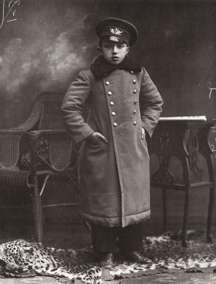 Russischer Photograph um 1904 - Gymnasiast in seiner Schüleruniform. St. Petersburg (Zeno Fotografie)