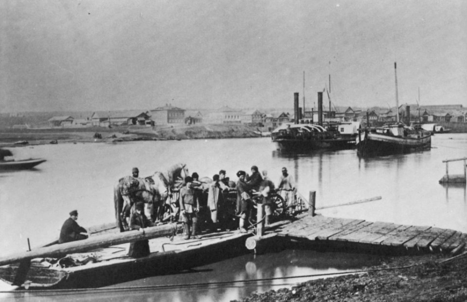 Russischer Photograph - Die Flüsse waren die einzigen nutzbaren Verkehrs- und Transportwege in west-östliche Richtung (2) (Zeno Fotografie)