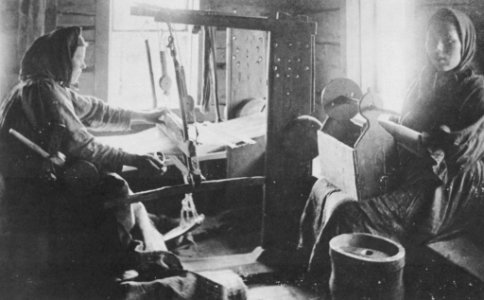 Russischer Photograph - Frau am Webstuhl (1) (Zeno Fotografie)