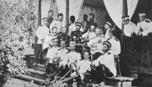 Russischer Photograph - Offiziere der Reitergarde in ihrem Sommerquartier in Krasnoje Selo (3) (Zeno Fotografie)