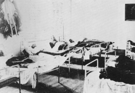 Russischer Photograph - Opfer des Pogroms in einem Krankenhaus (Zeno Fotografie)