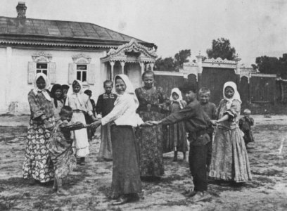 Russischer Photograph um 1900 - Dorfkinder am Sonntag (Zeno Fotografie)