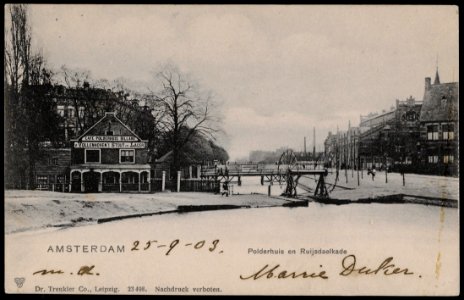 Ruysdaelkade. Het Polderhuis met overhaal. Op de achtergrond rechts de rijwielschool Velox, het latere (1912) Zuiderbad, Afb PRKBB00243000006
