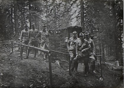 S.Exz.Fzm.v.Benigni, Korpskomdtd.8.Korps m.d.Reg.Stab des J.R.93 in den Stellungen Turawa Höhe Sept.16 (BildID 15452997)