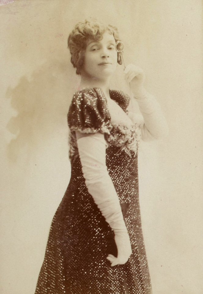 Réjane, par Jean Reutlinger, btv1b8596925k-p038, 1 (cropped)