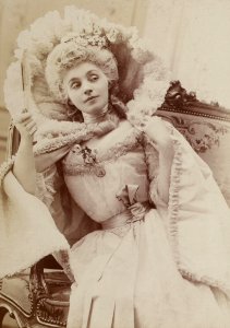 Réjane, par Jean Reutlinger, btv1b8596925k-p033, 1 (cropped)
