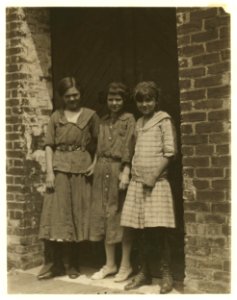 S)ome of the youngest spinners in Floyd Cotton Mill, Rome, Ga. I saw but a few young workers (h)ere LOC nclc.02770
