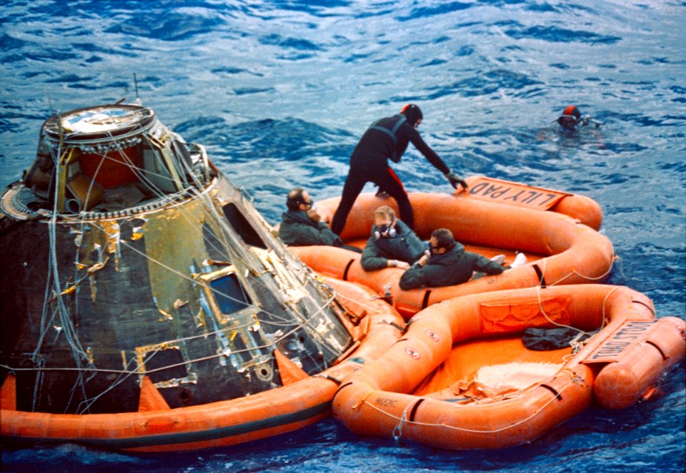 S71-19475 (25401975663)