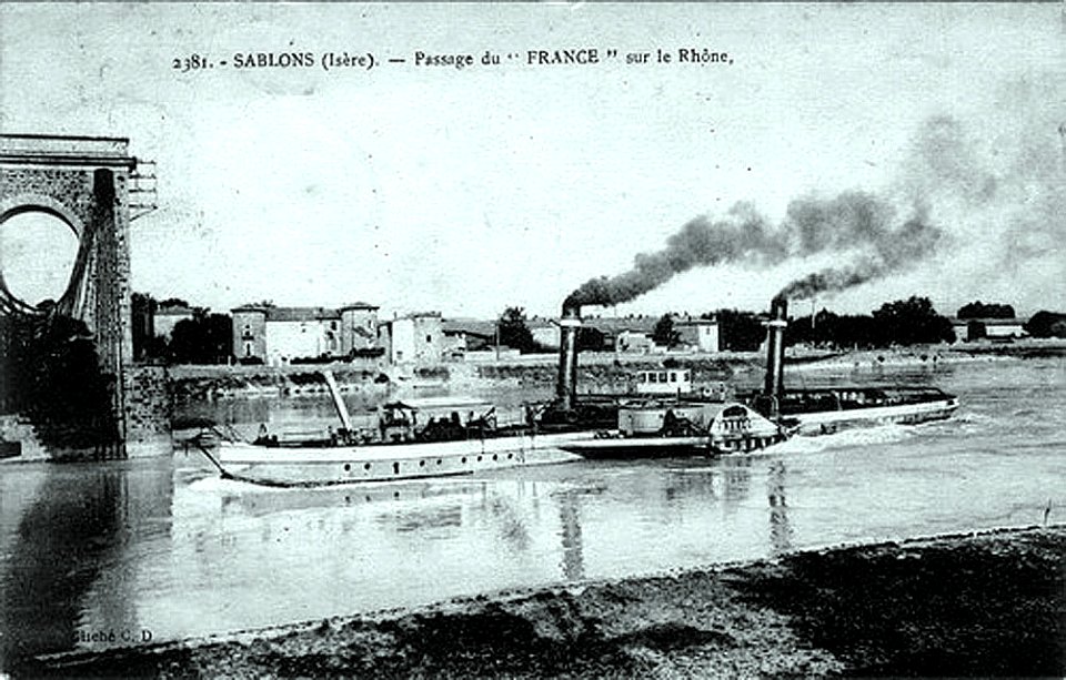 Sablons Le France remontant le Rhône