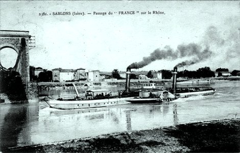 Sablons Le France remontant le Rhône