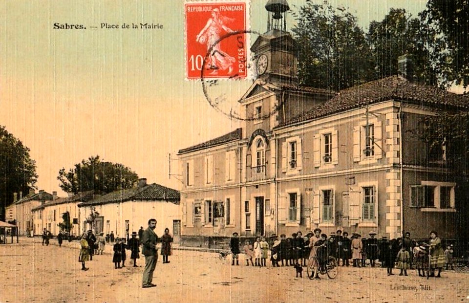Sabres - Place de la Mairie