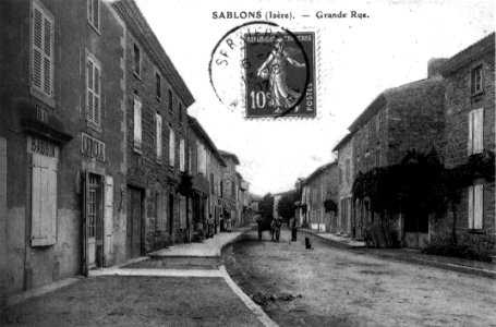 Sablons, Grande Rue en 1907, p181 de L'Isère les 533 communes - L C photo