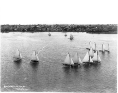 Sailboats sailing)- Corinth Y(acht) C(lub) Race, Boston, 6 Aug. 1898 LCCN2003688322