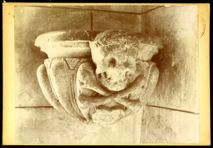 Saillans église bénetier (Brutails)