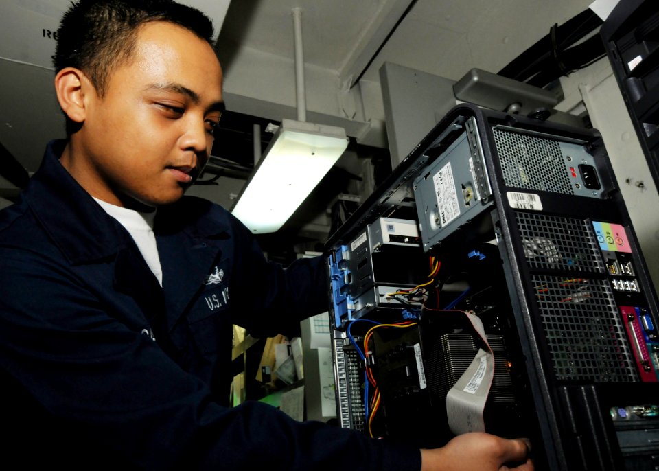 Sailors aboard USS George Washington DVIDS176905