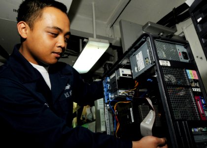 Sailors aboard USS George Washington DVIDS176905