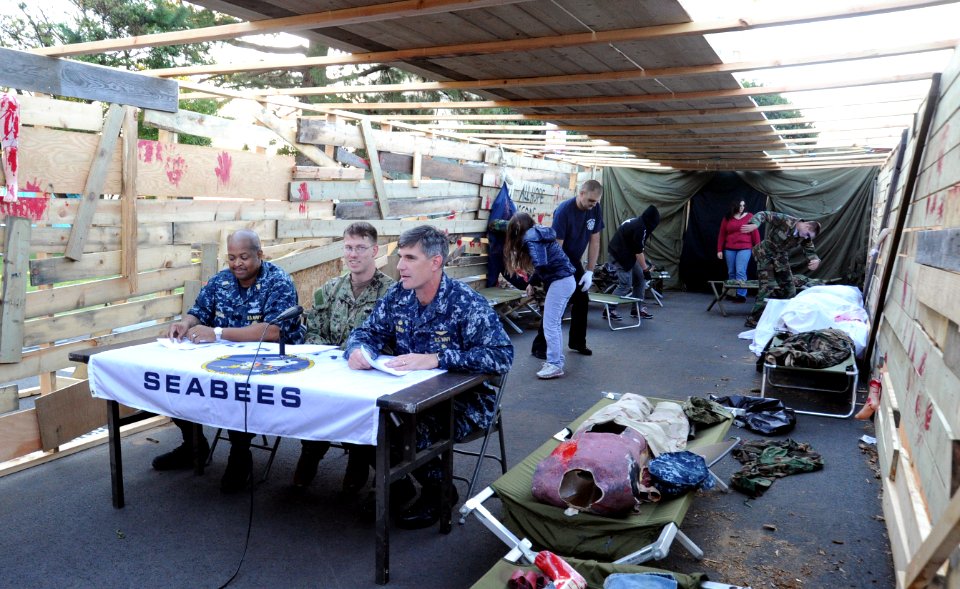 Sailor of the week recognized at NAF Atsugi 121029-N-OX321-162
