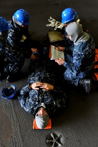Sailors bandage simulated wounds. (8200233586)