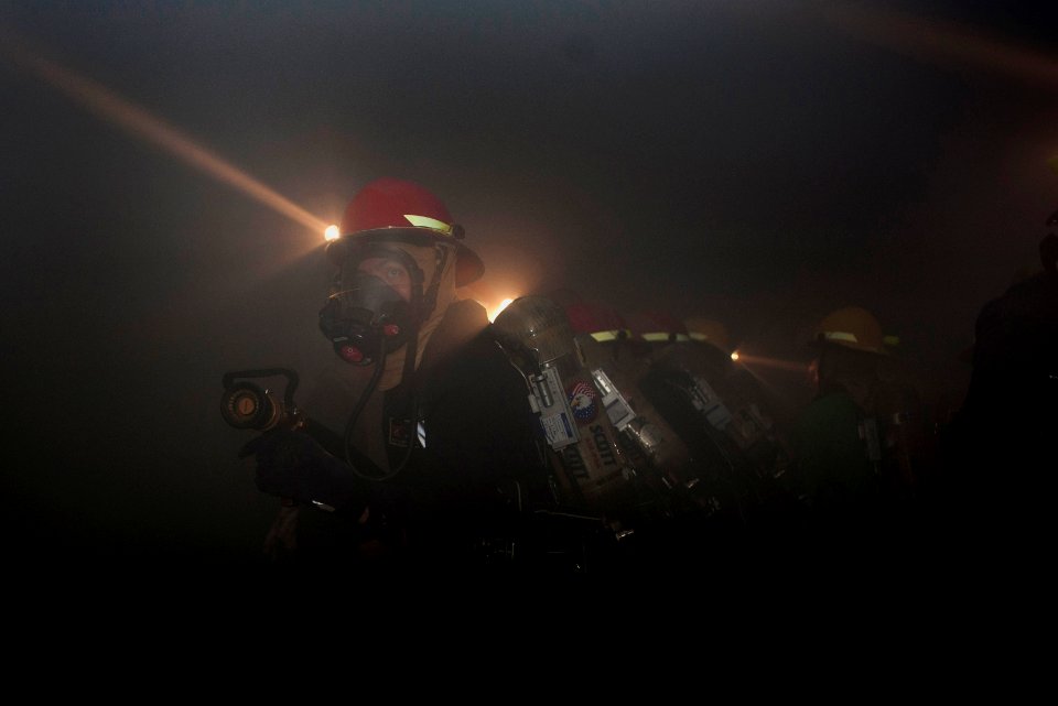 Sailors conduct a damage control drill. (20495747331)
