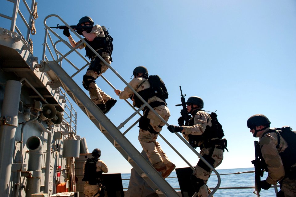 Sailors conduct a VBSS exercise aboard USS Mobile Bay. (8467236919)