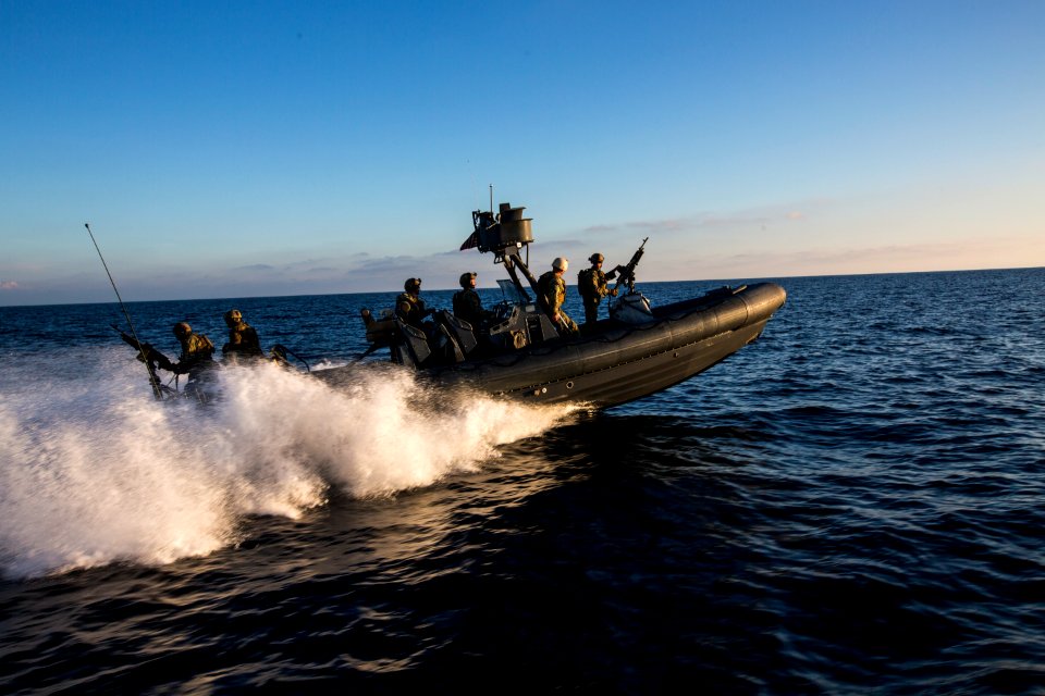 Sailors and Marines conduct interoperability training. (15651592044)