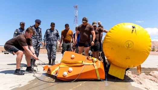 Sailors and members of the Royal Jordanian Navy train using airbags to beach inert mine like objects during (IMCMEX) 16. (26230721530)
