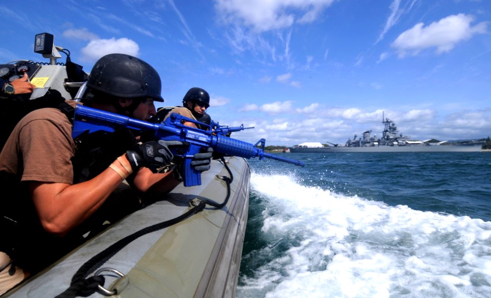 Sailors conduct search and seizure training DVIDS269511