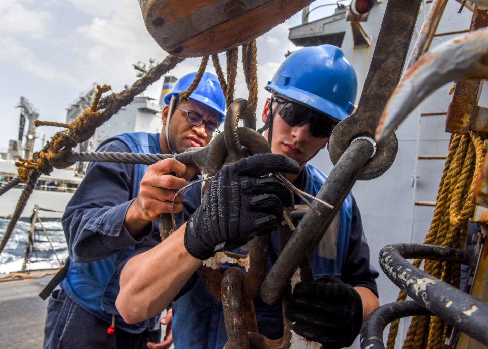Sailors connect a span wire to a kingpost cargo station aboard USS Mahan during a replenishment-at-sea (33471111870)