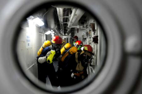 Sailors fight a simulated fire at sea. (8190912608)