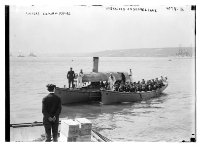 Sailors coming ashore. Sailors on shoreleave. LCCN2014688496