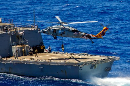 Sailors conduct a helicopter rope suspension technique exercise. (20105968852)