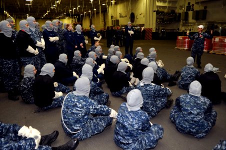 Sailors get stretcher training. (8232066113)
