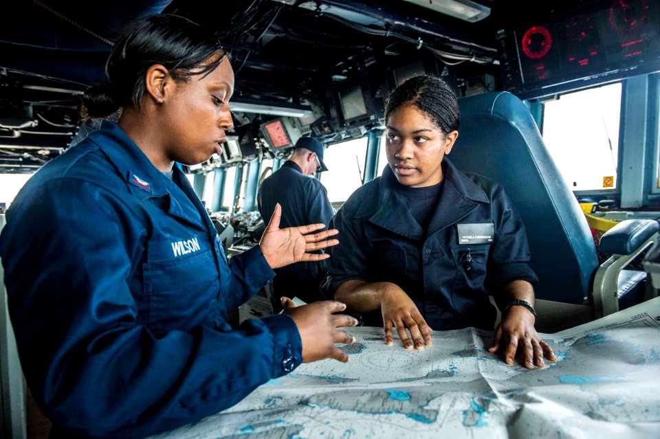 Sailors conduct navigation training aboard USS Mustin. (17243707942)