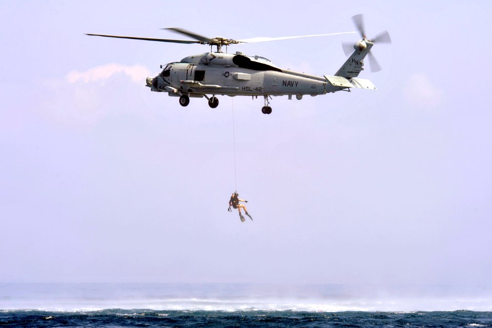 Sailors conduct search and rescue training. (8560366232)