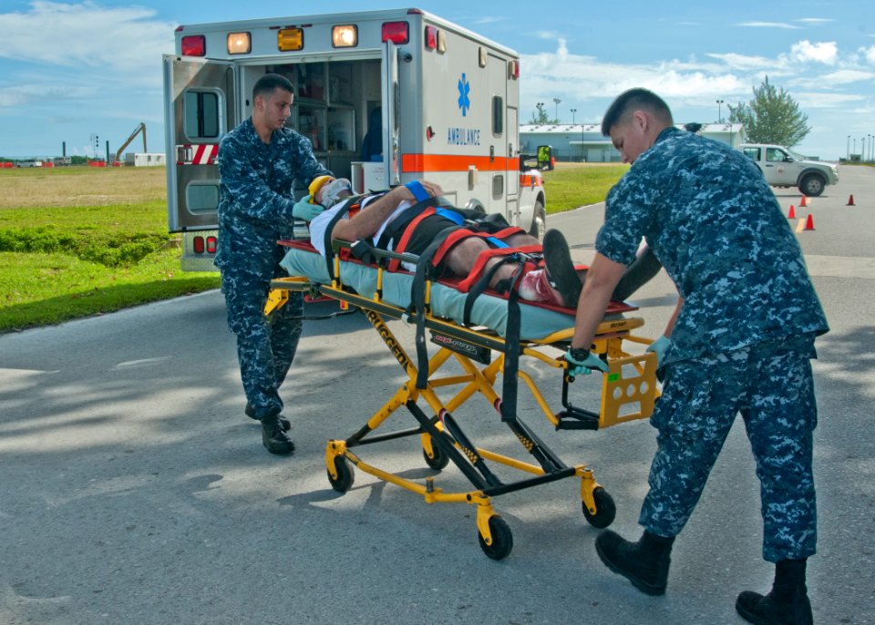 Sailors conduct vehicle accident training