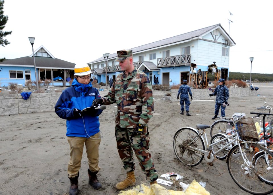Sailors Continue to Aid with Recovery Efforts 110315-N-MU720-023