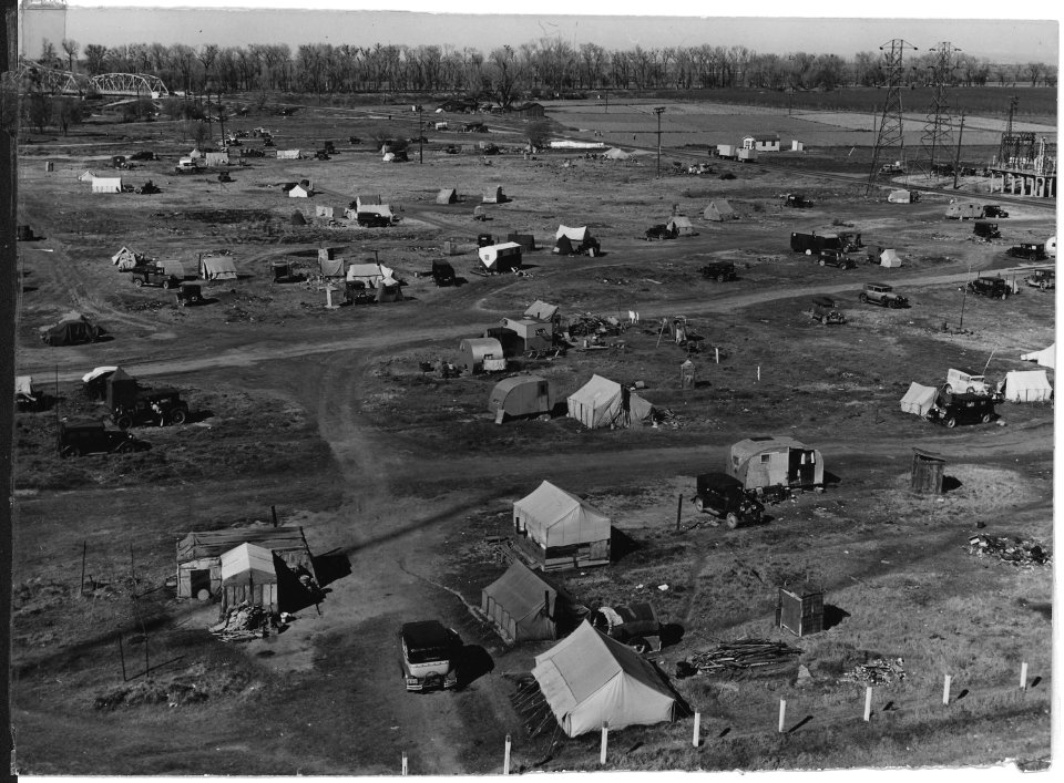 Sacramento, California. Squatter camp of agricultural labor migrants one-eighth mile outside city l . . . - NARA - 521746