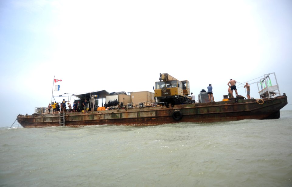 Sailors dive for remnants DVIDS283252