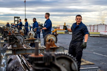 Sailors lower a catapult power cylinder. (16389521412)