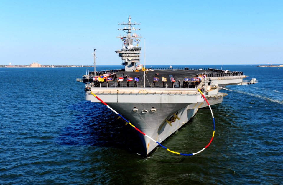 Sailors man the rails of USS Dwight D. Eisenhower. (8293468487)